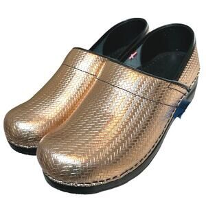 Sanita Women’s Cairo Clog Metallic Bronze Size 8 (39)